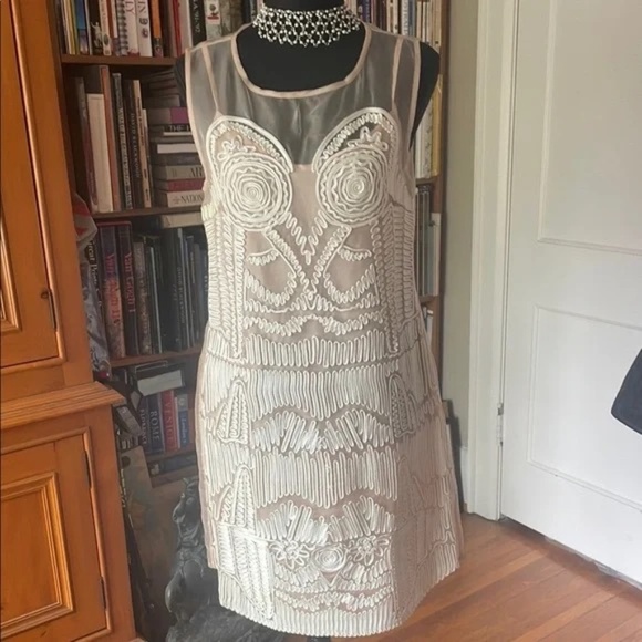 Elliatt Dresses & Skirts - Elliatt Sheath Dress Embroidered Sheer Mesh Overlay Cream Women’s Medium NWT